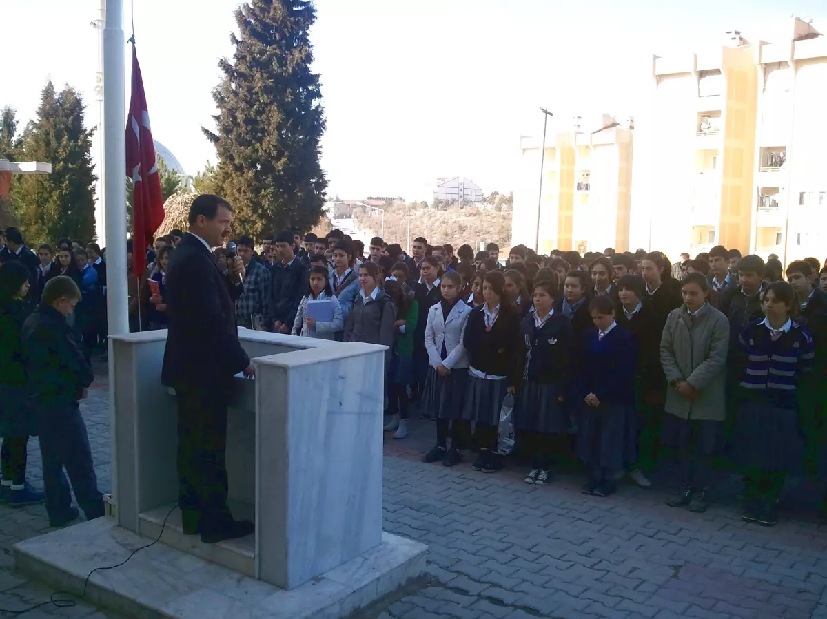 Gediz Ticaret Meslek Lisesi 2011 Lys'de Türkiye Onuncusu