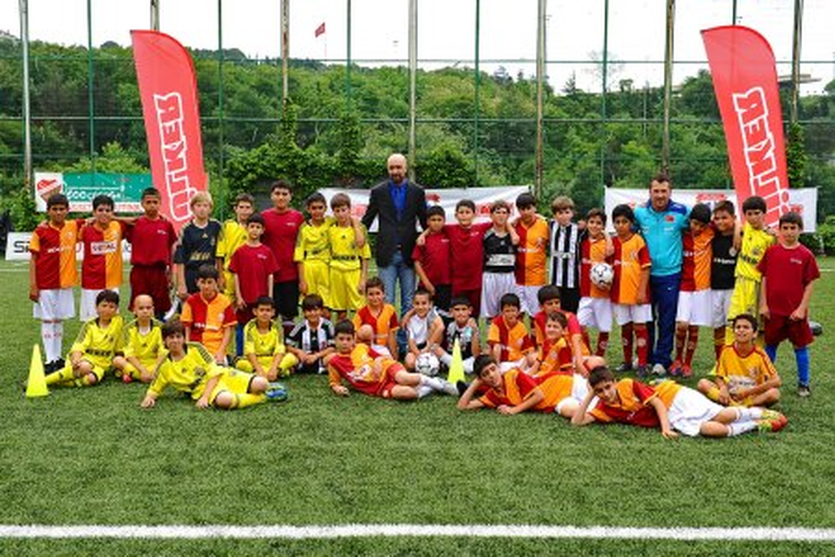 Grassroots Günü'nde 7.500 Çocuk Futbol Oynadı