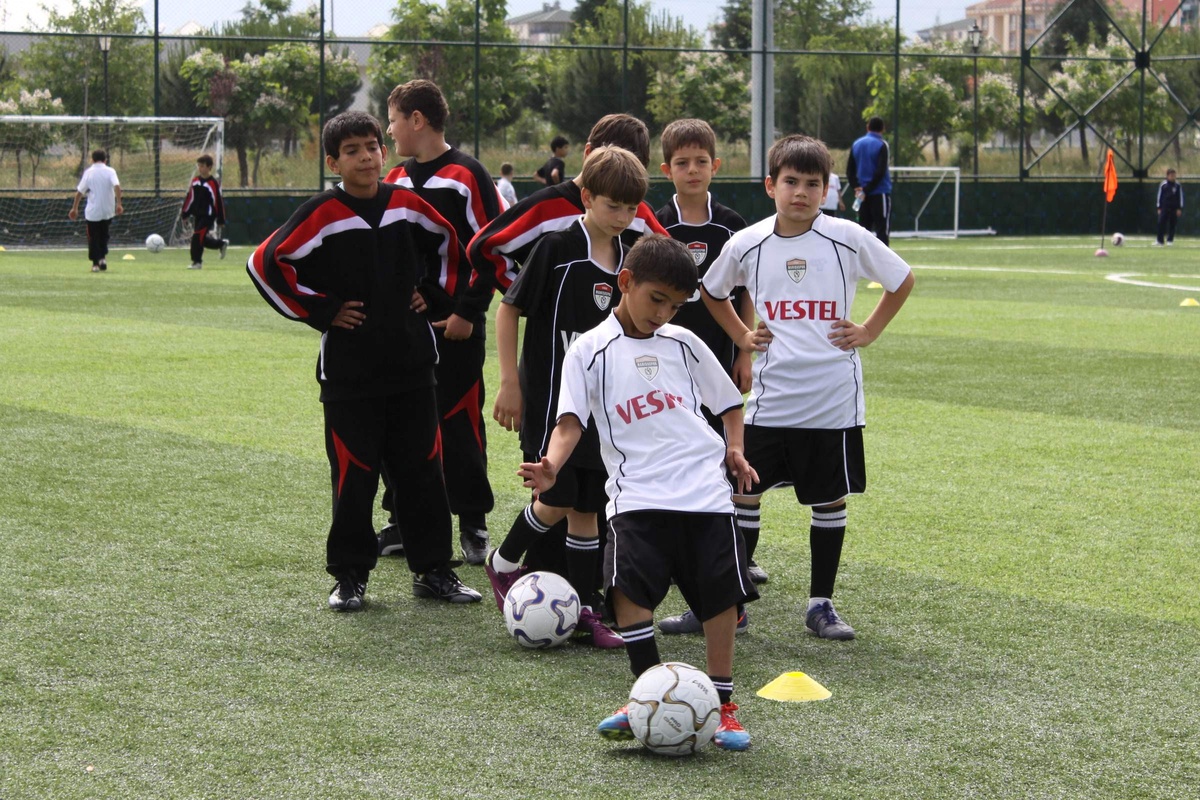 Grassroots Günü\'nde Manisaspor\'un Minikleri Sahaya İndi