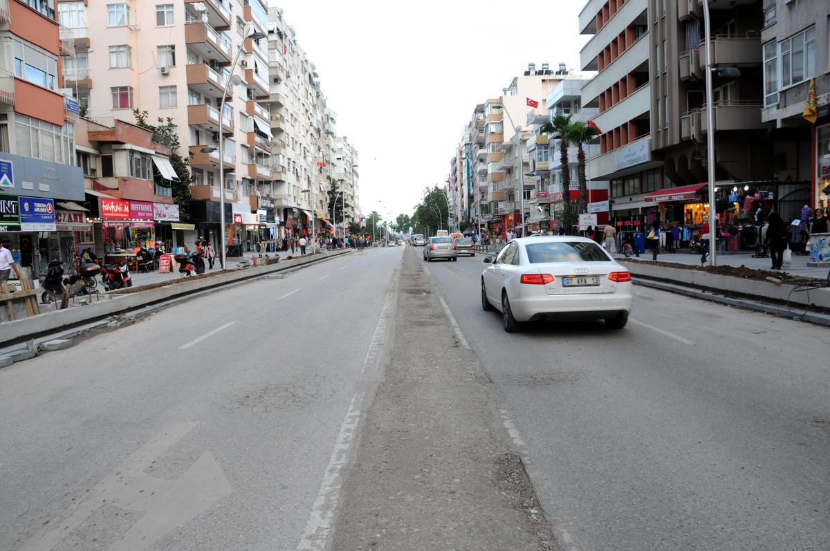 Güllük Caddesi Asfalt İçin Trafiğe Kapatılıyor