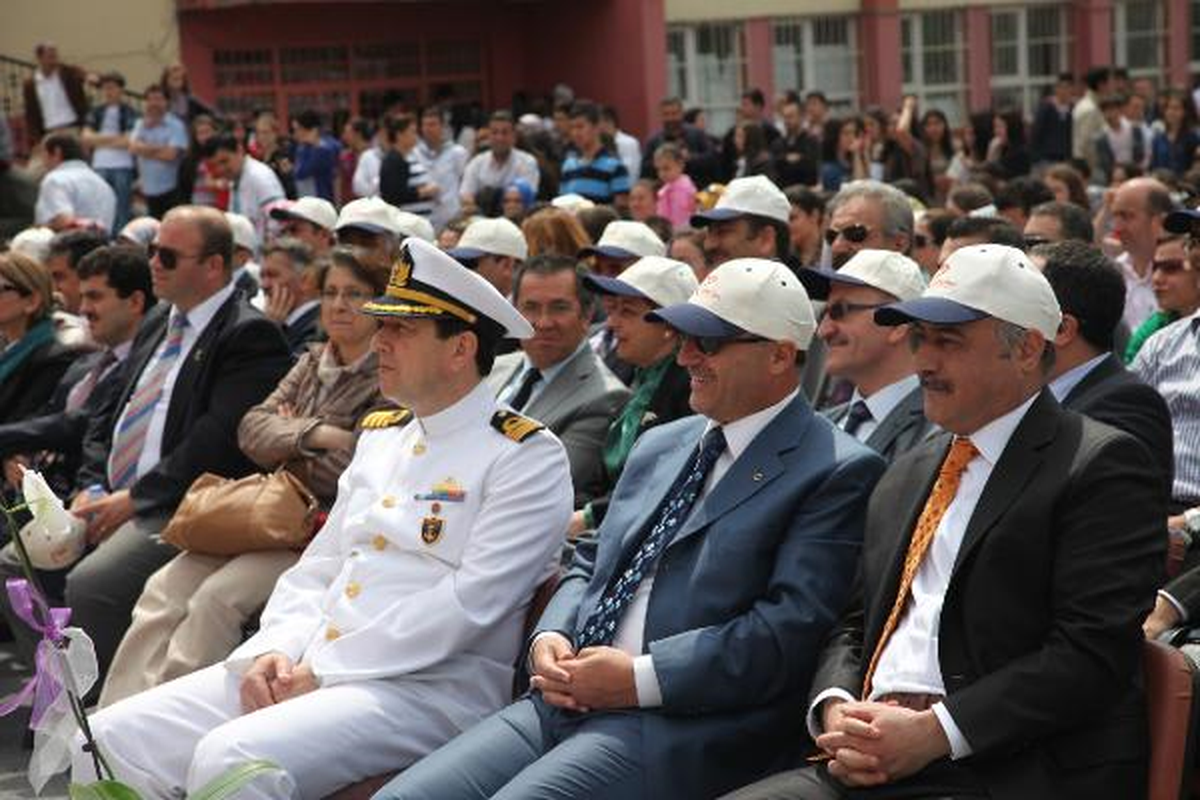 Güngören\'de Matraklı 19 Mayıs Kutlaması