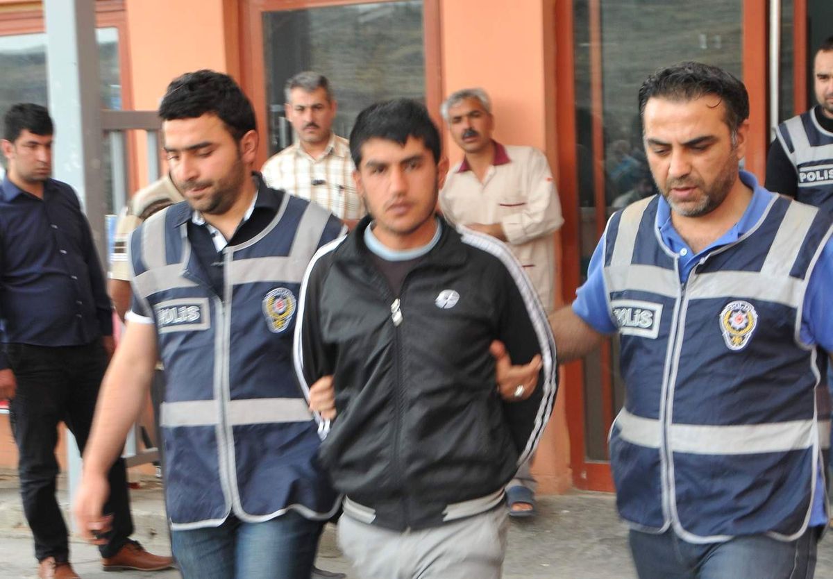 Hırsız Zanlıları Adliyeye Çıkarıldı