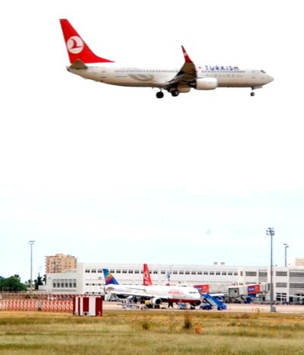 Uçağa Yıldırım İsabet Etti