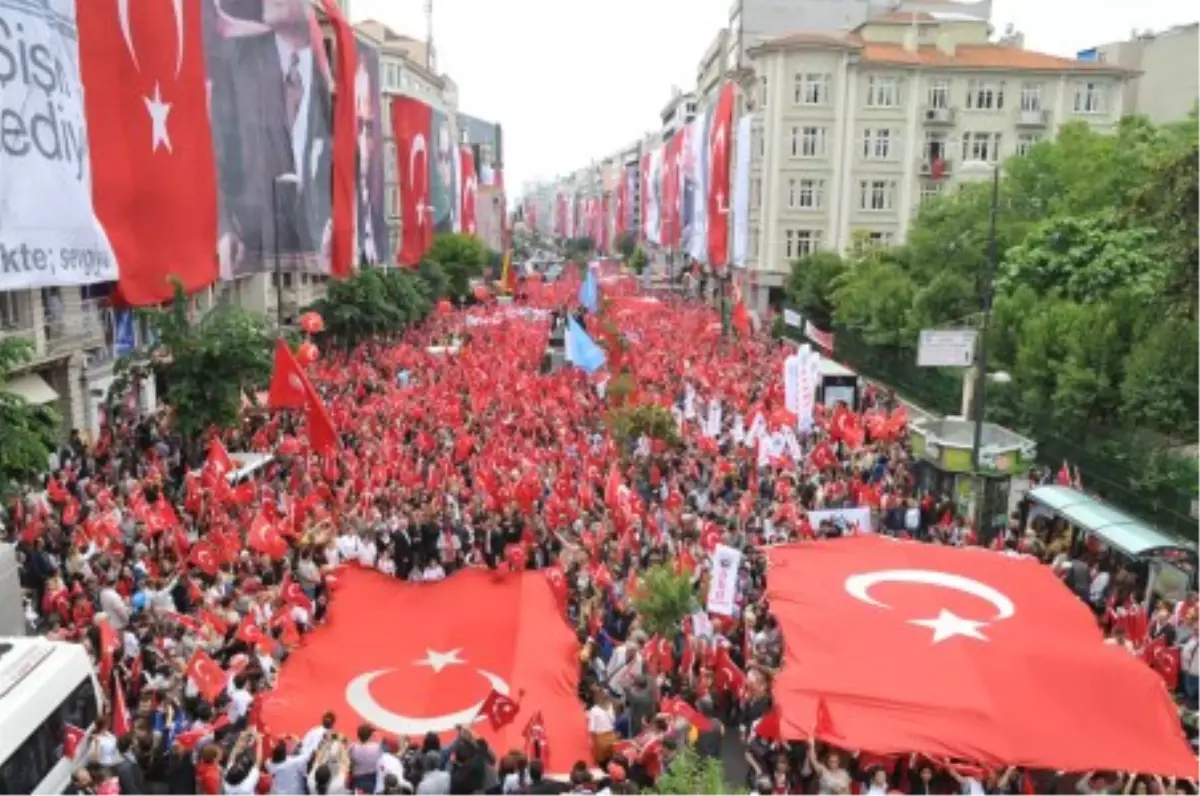 İstanbul\'da Bayrağını Alan Şişli\'ye Koştu