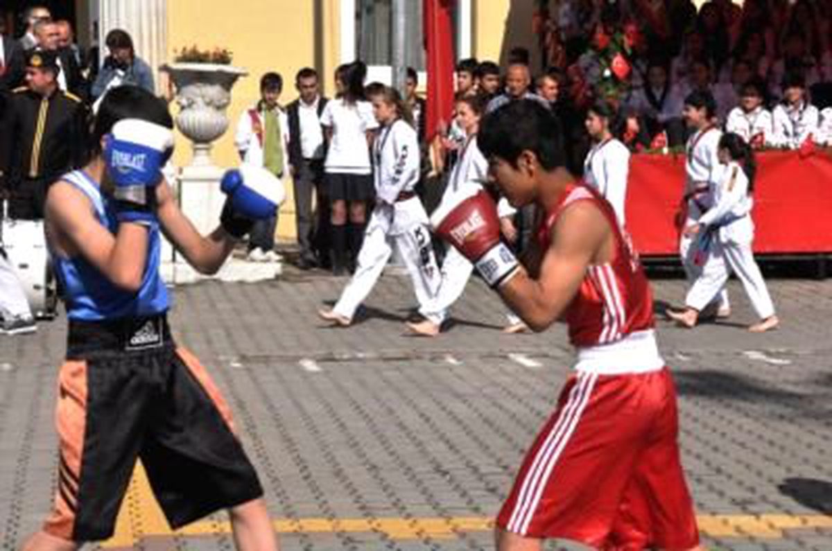 İzmir\'de 19 Mayıs Coşkusu