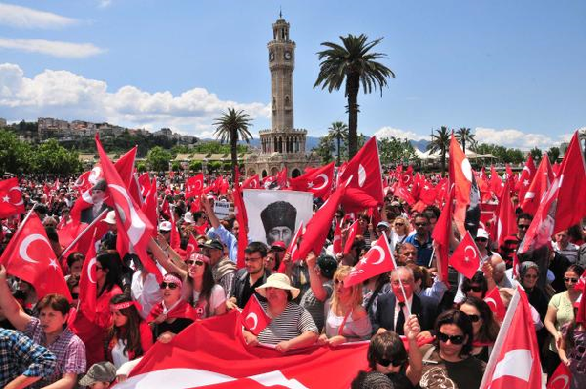 İzmir\'de 20 Bin Kişi Yürüdü