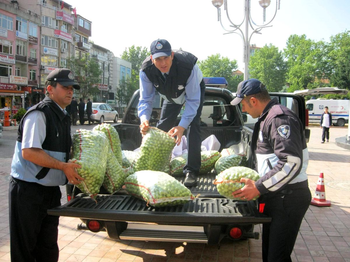 İzmit\'te Seyyar Satıcılara Geçit Yok