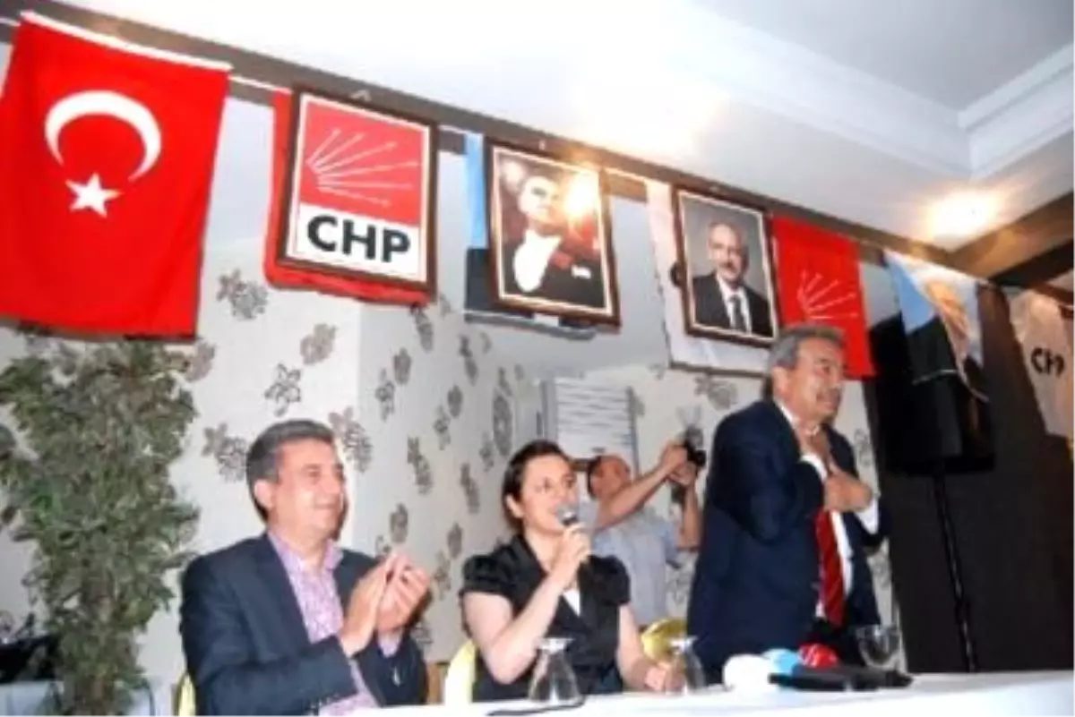 Kamer Genç\'ten Çıplaklık Gafı