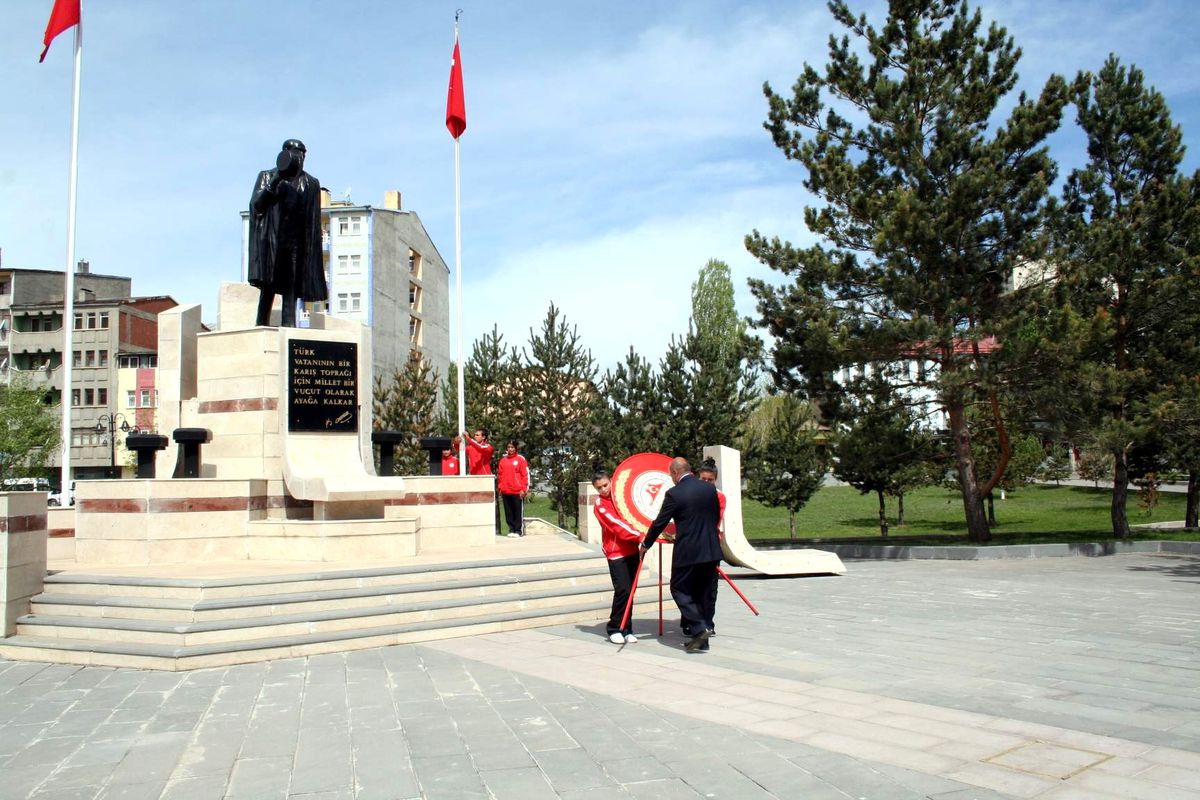 Kars'ta 19 Mayıs Gençlik ve Spor Bayramı Törenlerle Kutlandı