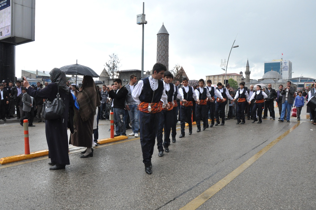 Kent Meydanındaki 19 Mayıs Etkinliklerine Yağmur Engeli