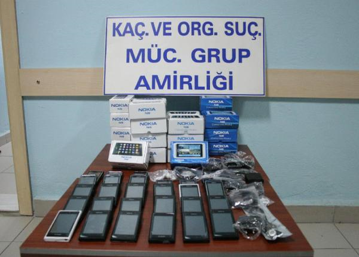 Keşan\'da 27 Kaçak Cep Telefonu Ele Geçirildi