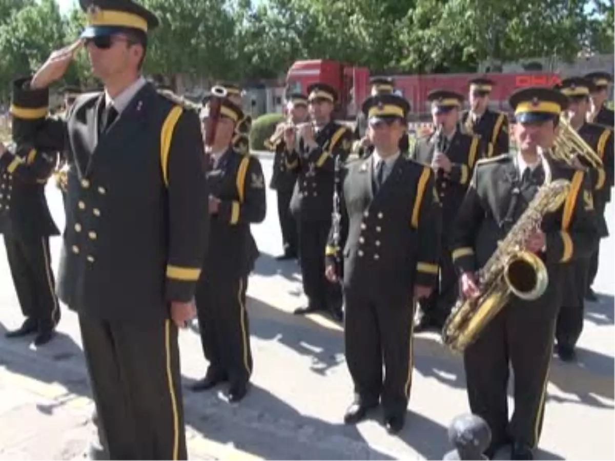 Konya\'daki 19 Mayıs Törenlerinde Asker Yoktu Ama Bandosu Vardı