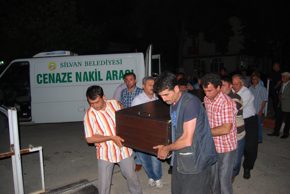Kozanlı Arıcılar Diyarbakır\'da Kaza Yaptı: 2 Ölü