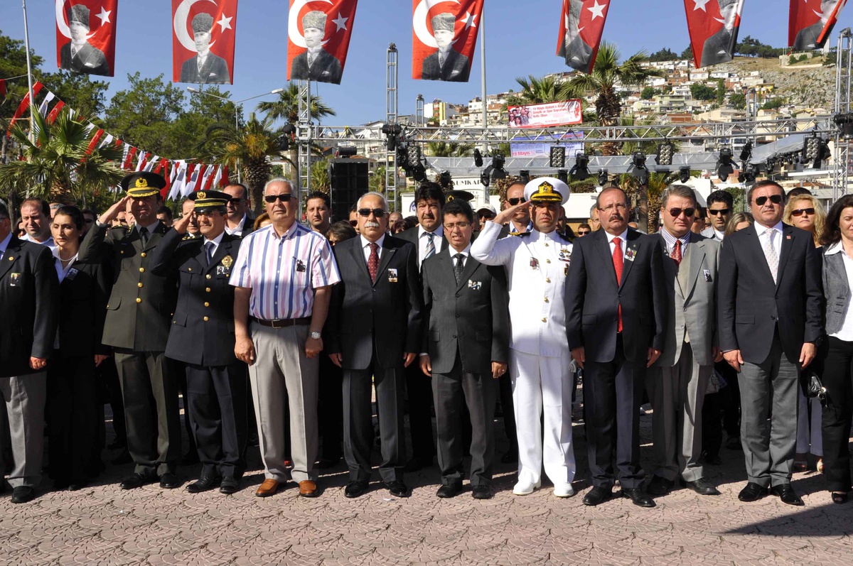 Kuşadası\'nda 19 Mayıs Gençlik ve Spor Bayramı Kutlamaları