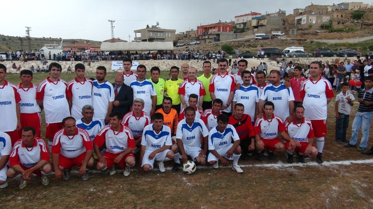 Maliye Bakanı Şimşek, Süryani Vatandaşlarla Futbol Oynadı