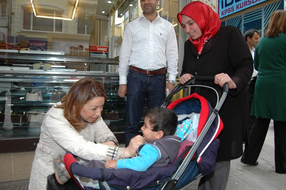 Milletvekili Öznur Çalık, Esnafı Ziyaret Etti