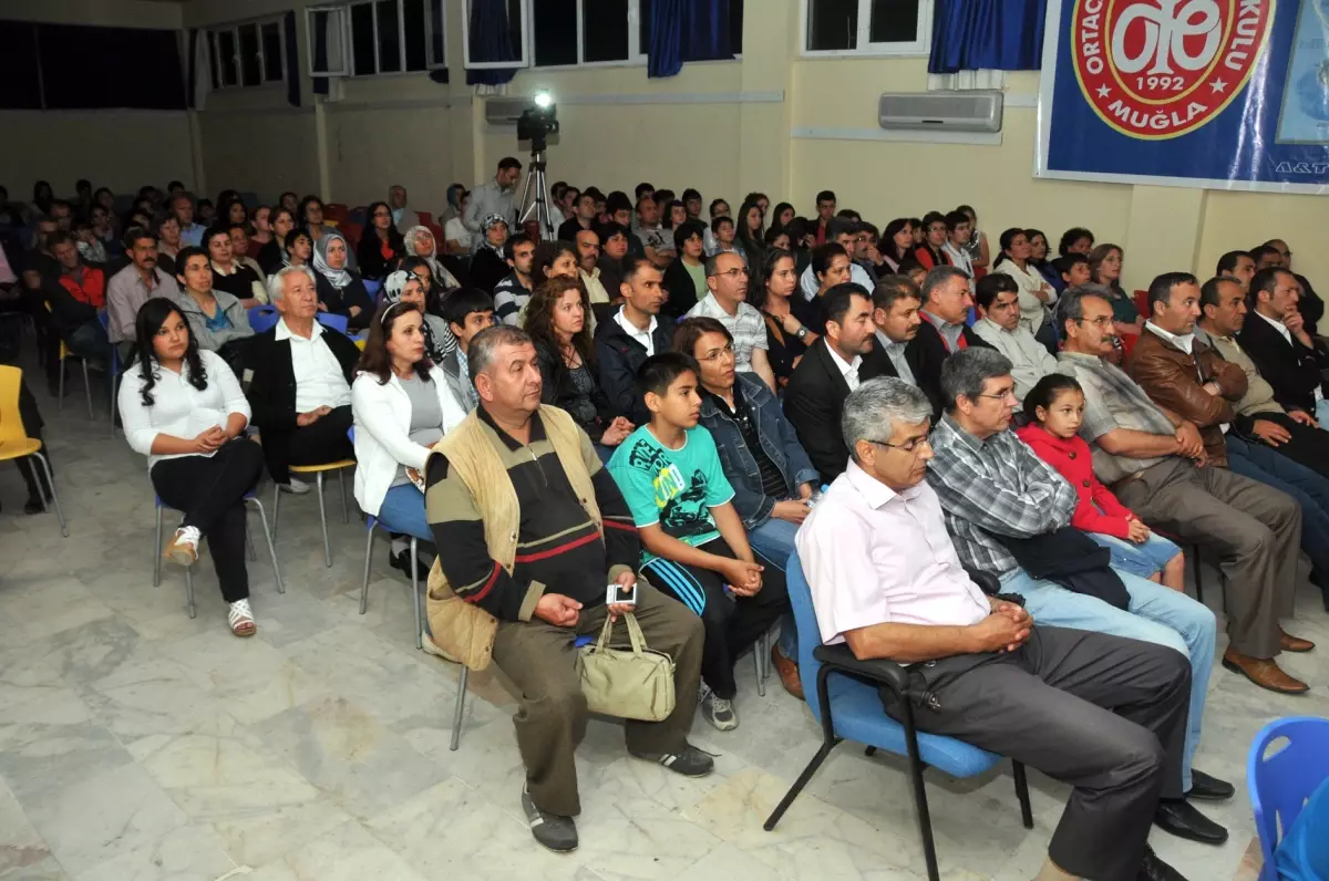 Minik Zeynep'ten Duygu Dolu İstiklal Marşı