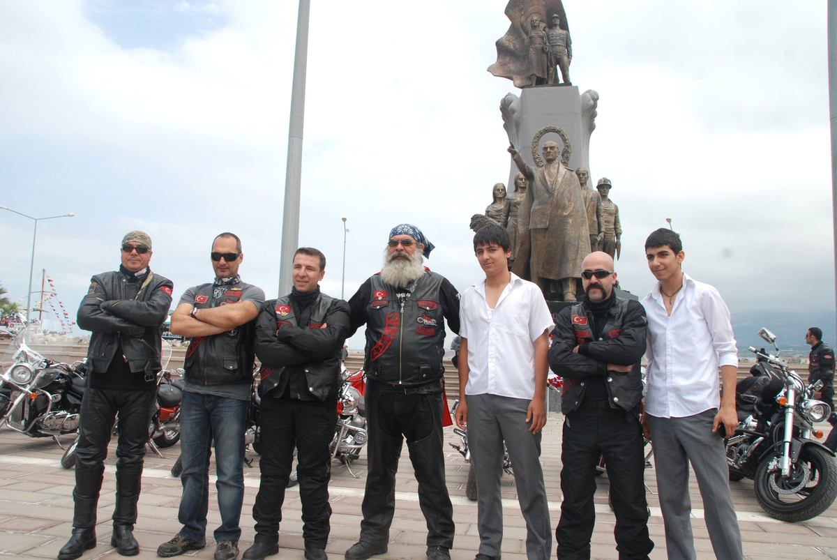 Motosiklet Tutkunları Derneği Üyeleri, Kask Kullanımını Özendirmek İçin İskenderun\'a Geldi