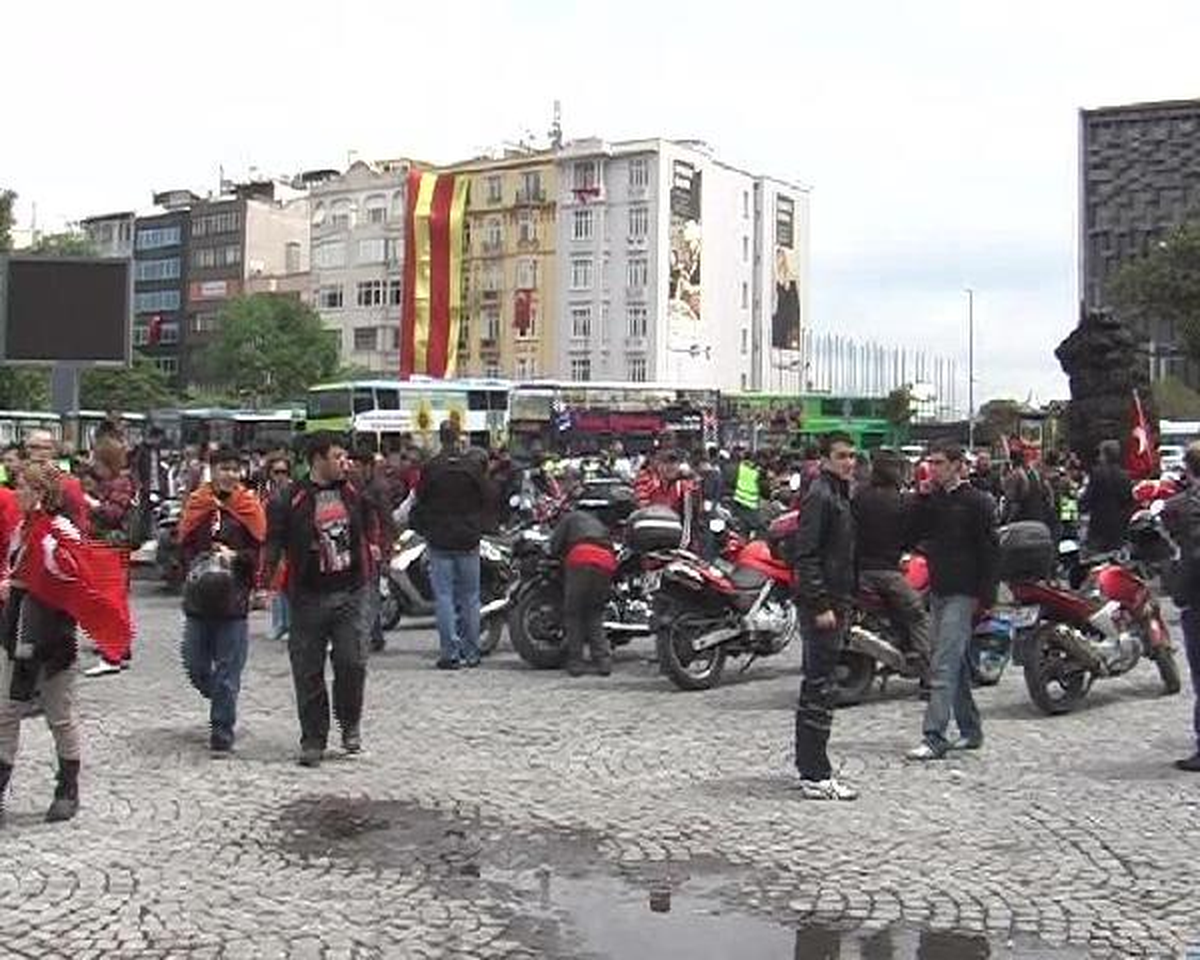 Motosikletliler Taksim\'de