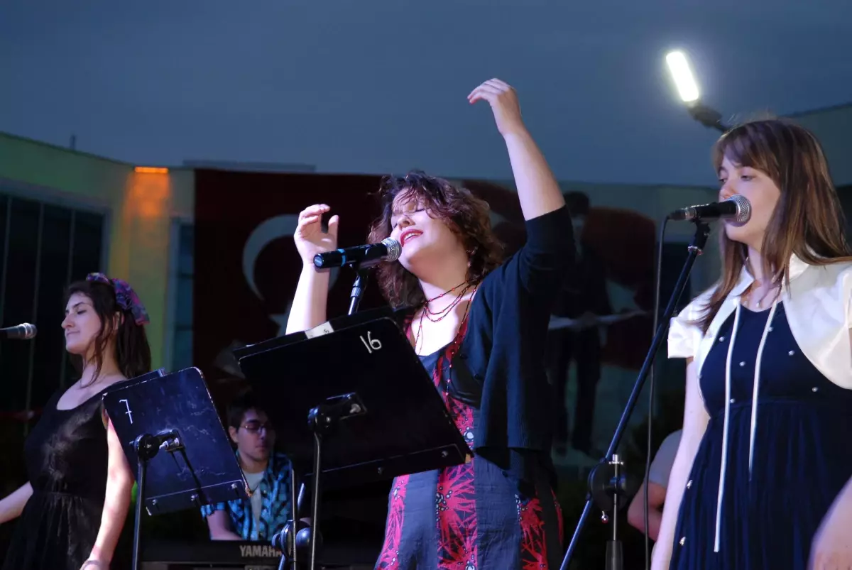 Muratpaşa, 19 Mayıs\'ı Gençlik Konseri ile Kutladı