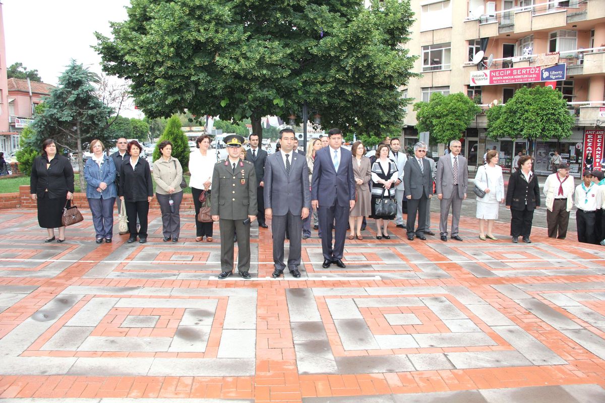 Nazilli\'de Protokolsüz 19 Mayıs Kutlaması