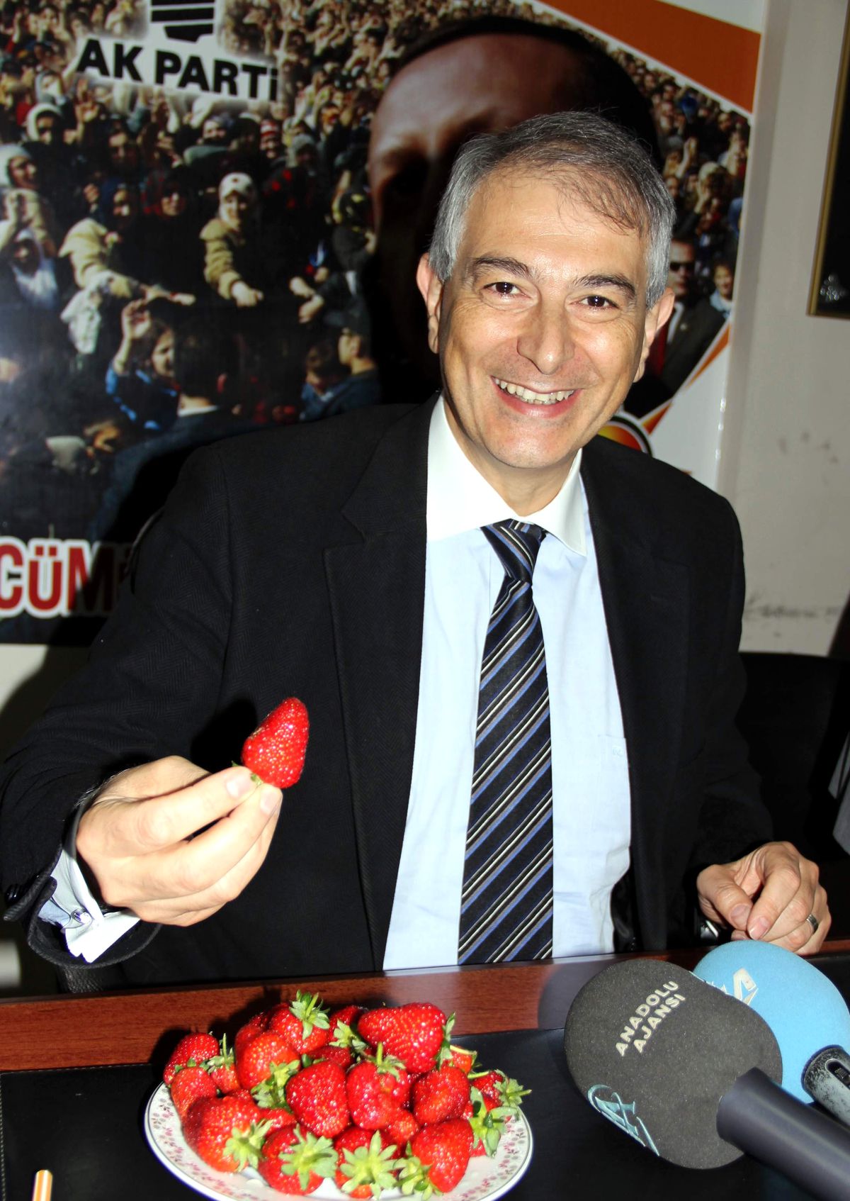 Reha Denemeç\'den Bartın Çileğine Övgü