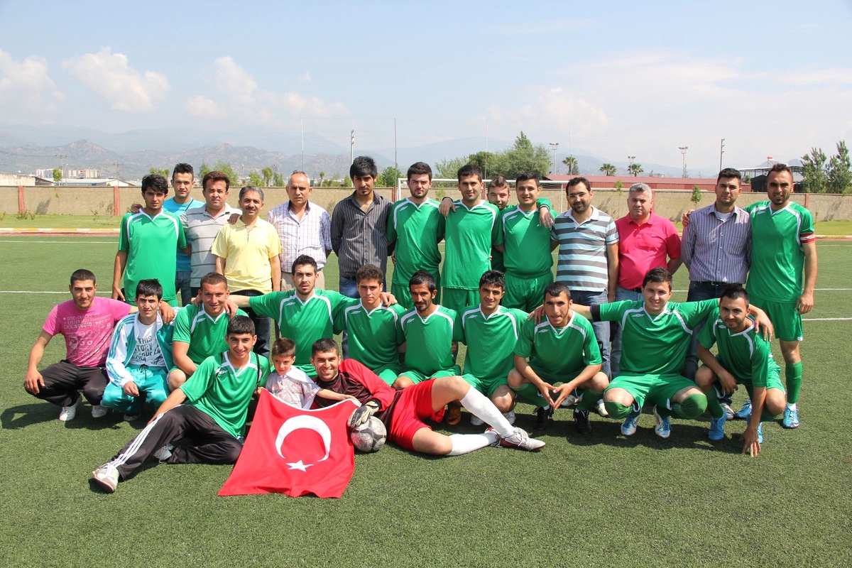 Şampiyon Yeşilmahalle Gençlikspor Kupasına Kavuştu