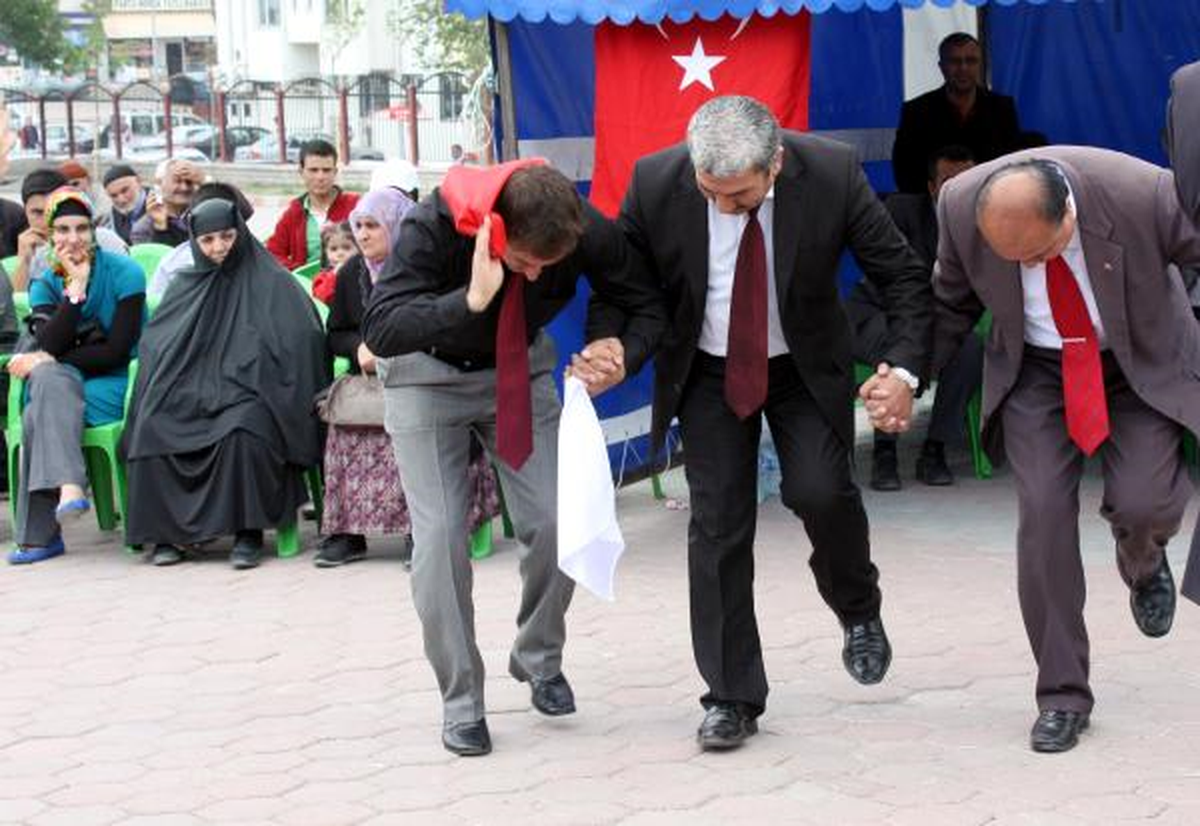 Sarıkaya\'da Halaylı 19 Mayıs Kutlaması