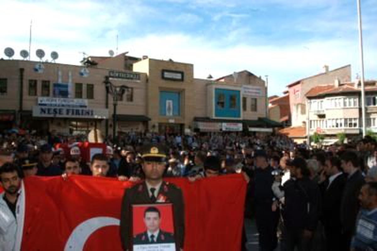 Şehit Teğmen Kütahya'da Gözyaşları İçinde Toprağa Verildi