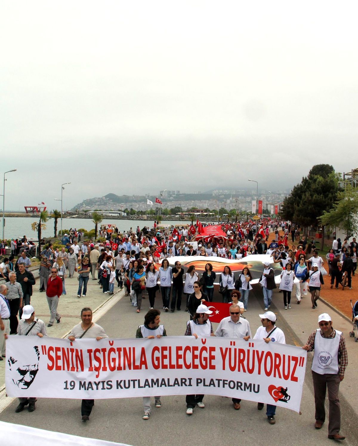 \'Senin Işığınla Geleceğe\' Yürüyüşü