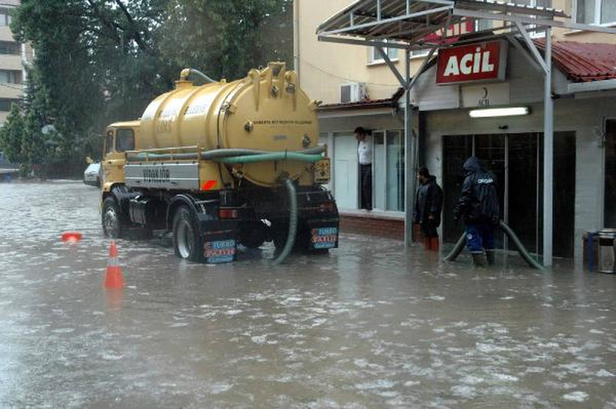 Bu Yağmuru da Boğulmadan Atlattılar