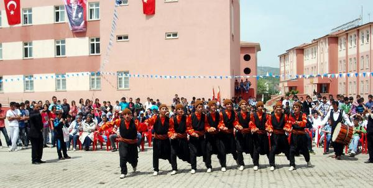 Şırnak\'ta Kürtçe-Türkçe Şarkılı Kutlama
