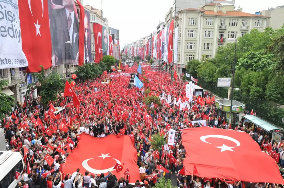 Şişli\'de 19 Mayıs, Onbinlerle Kutlandı