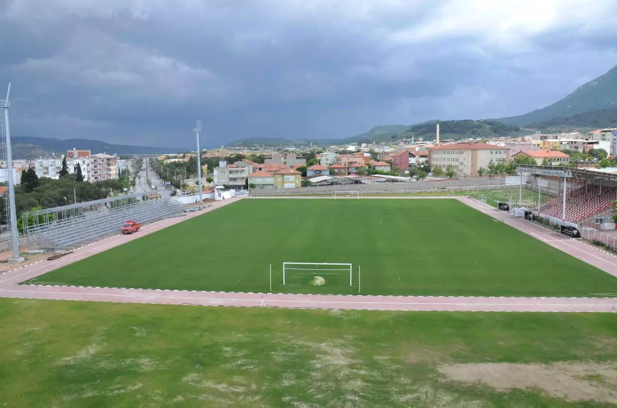 Soma Atatürk Stadı Işıklandırıldı