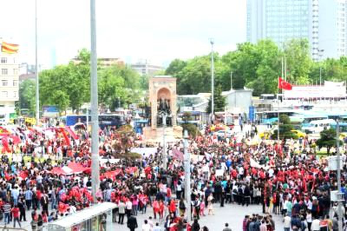 Taksim\'de 19 Mayıs Gerginliği