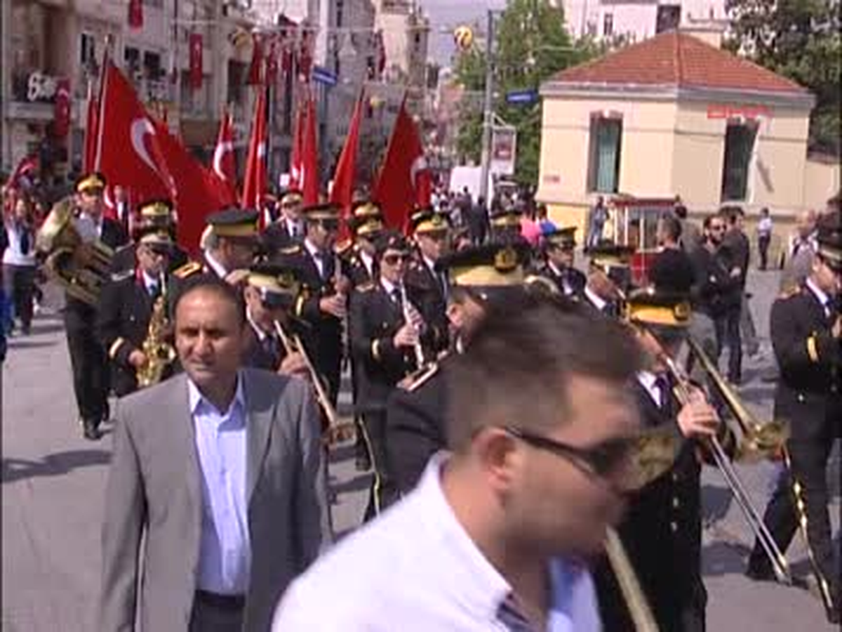 Taksim\'de 19 Mayıs Yürüyüşü