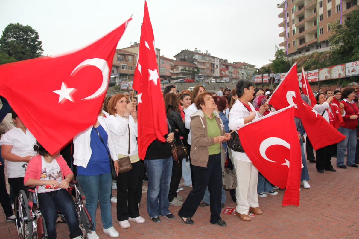 Tekin, 19 Mayıs Kutlamalarında Yapılan Değişikliklere Tepki Gösterdi