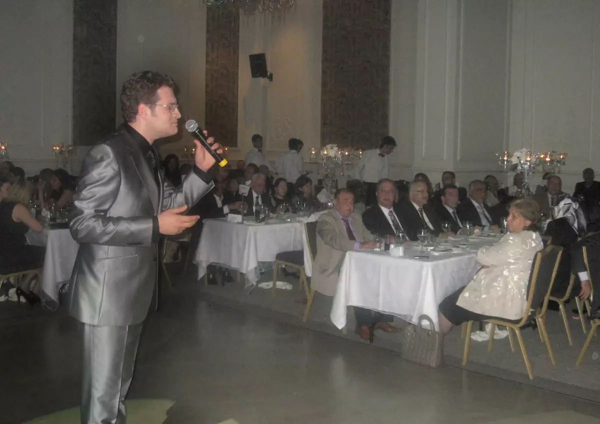 TRT Sanatçısı İhsan Güvenç Kimsesiz Çocuklar İçin Sahne Aldı