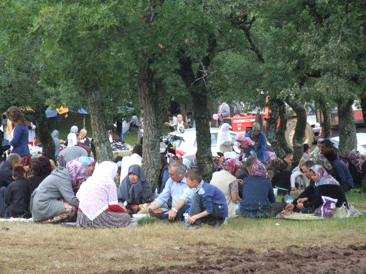 10 Bin Kişi Garipçe Hayrı'nda Buluştu