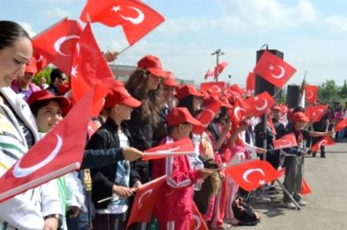 19 Mayıs Balıkesir\'de Şenlik Havasında Kutlandı