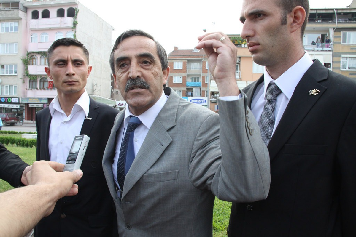 Ata\'nın Huzurunda Çelenk Sunma Krizi