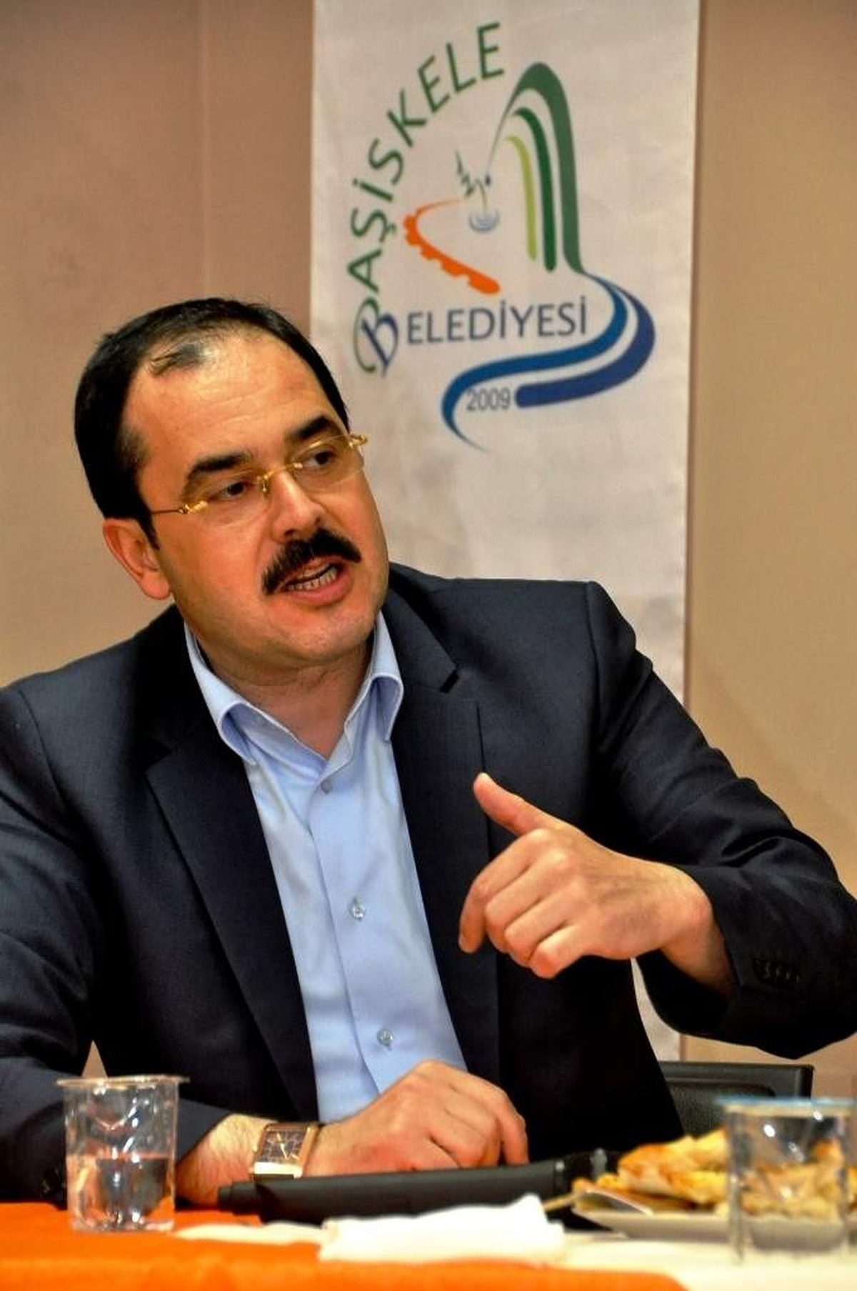 Ayaz, "Burada Bülbül Sesleriyle Uyanmak, Ömre Ömür Katar"