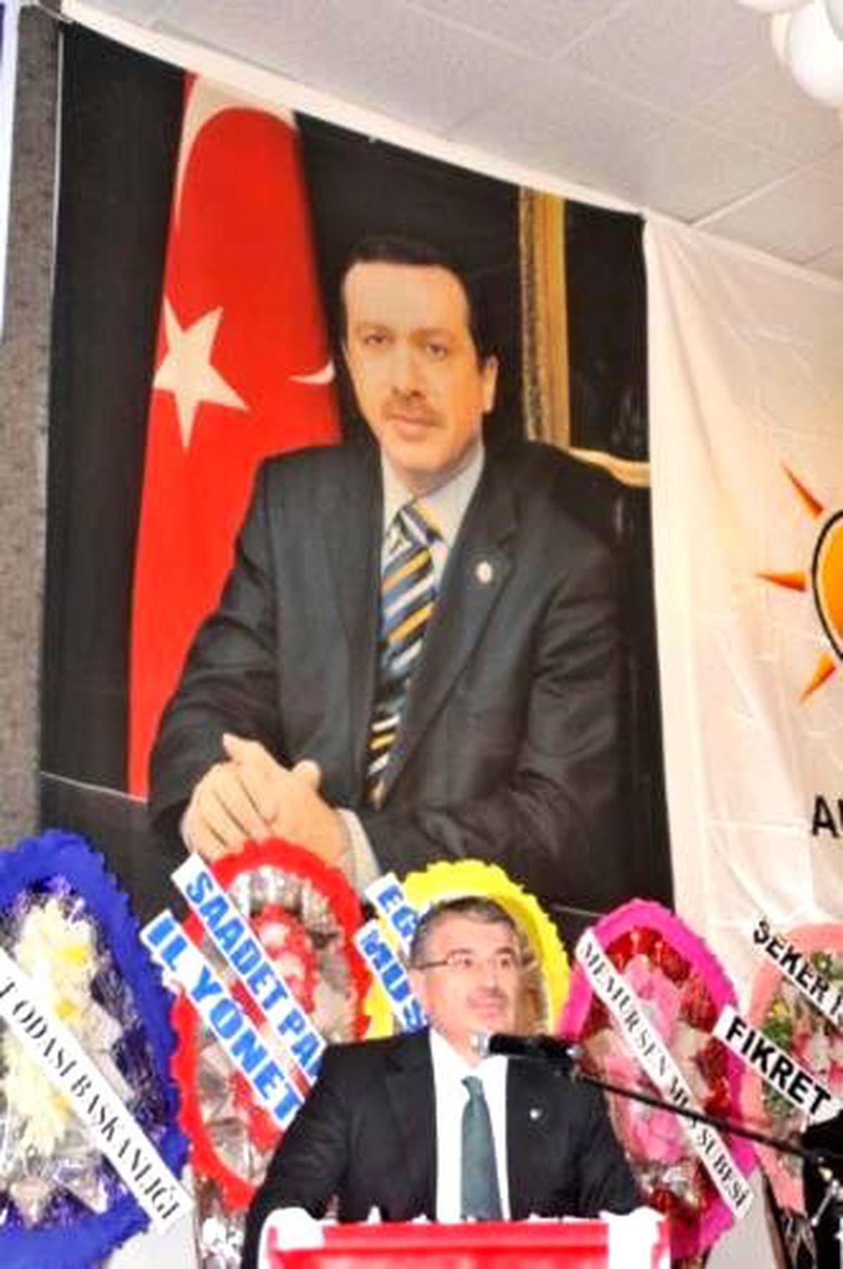 Bakan Şahin: AK Parti'nin 6,5 Milyon Üyesi 22,5 Milyon Seçmeni Var
