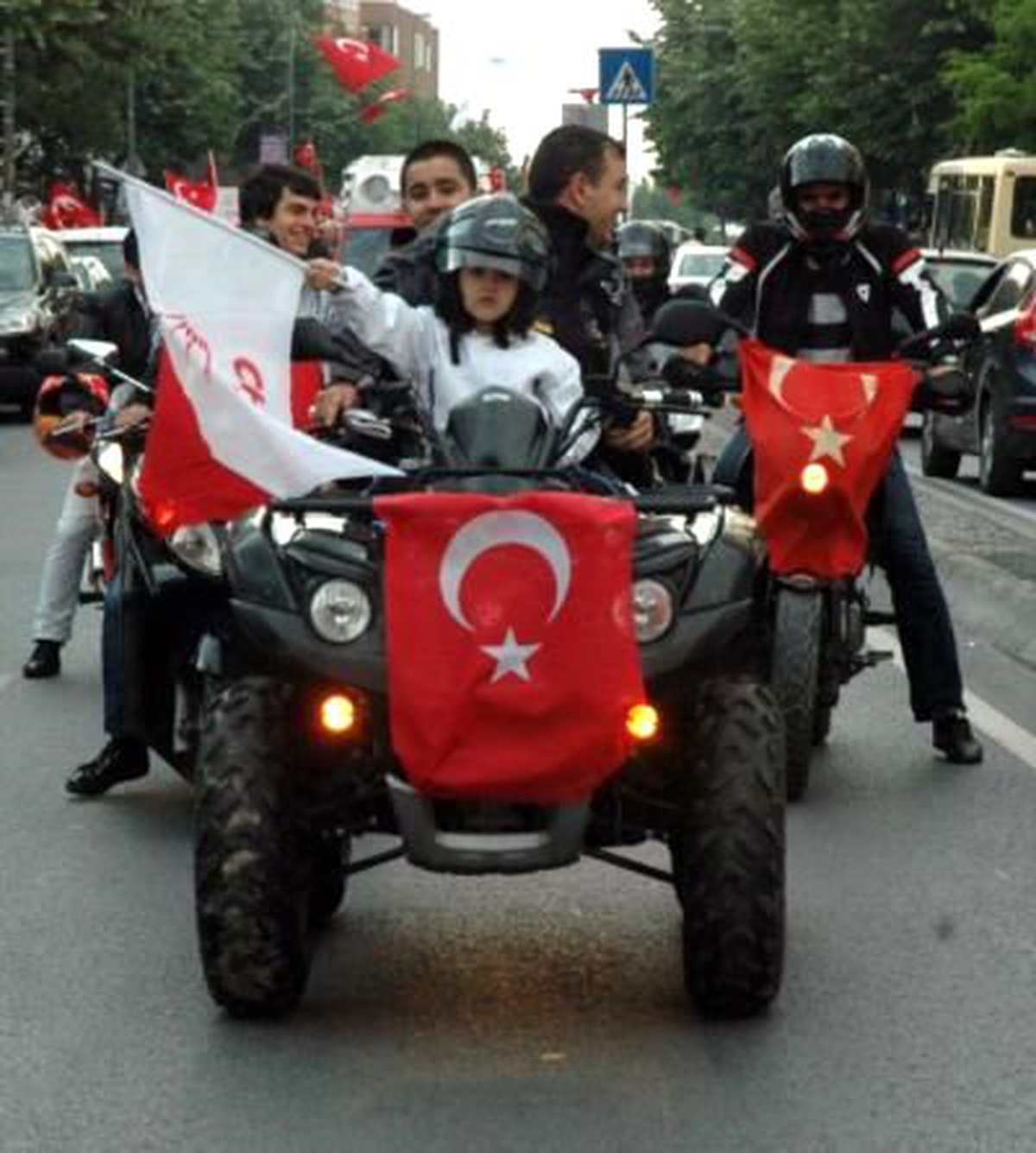 Bakırköy'de Bayraklı Büyük Yürüyüş Düzenlendi