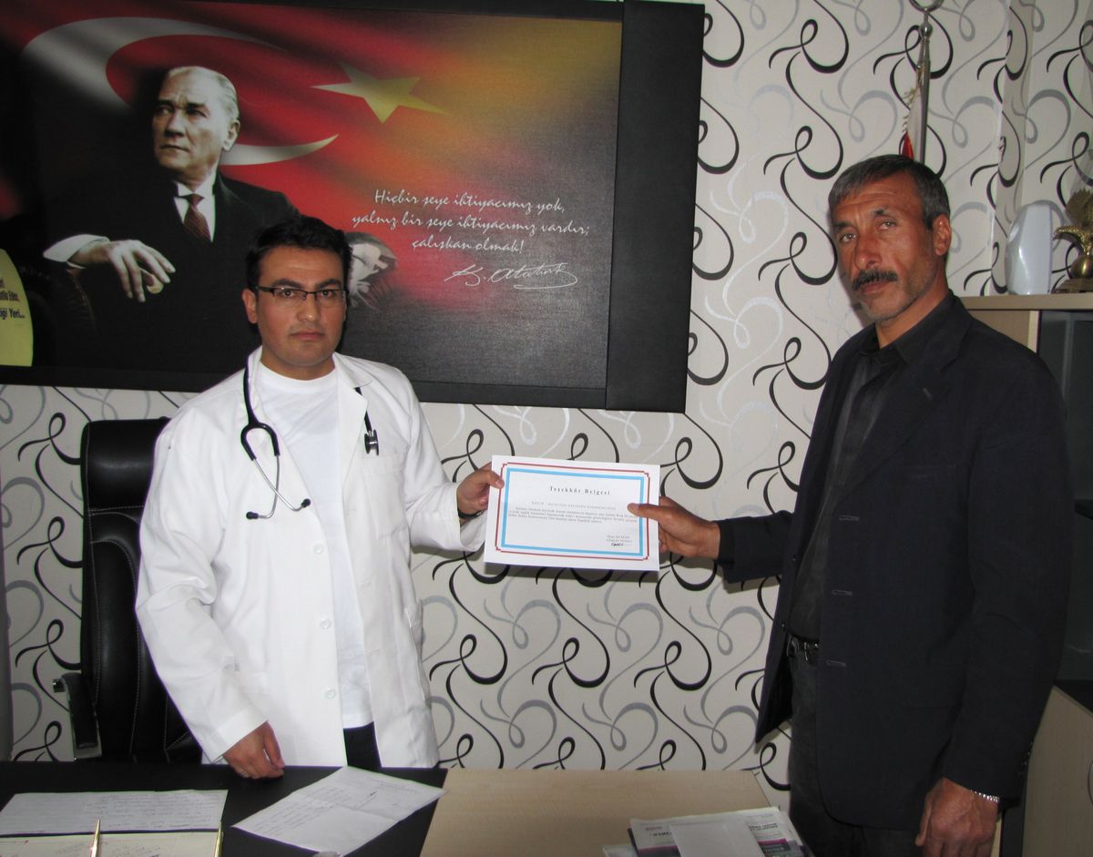 Başhekim Sevinç\'e Teşekkür Belgesi