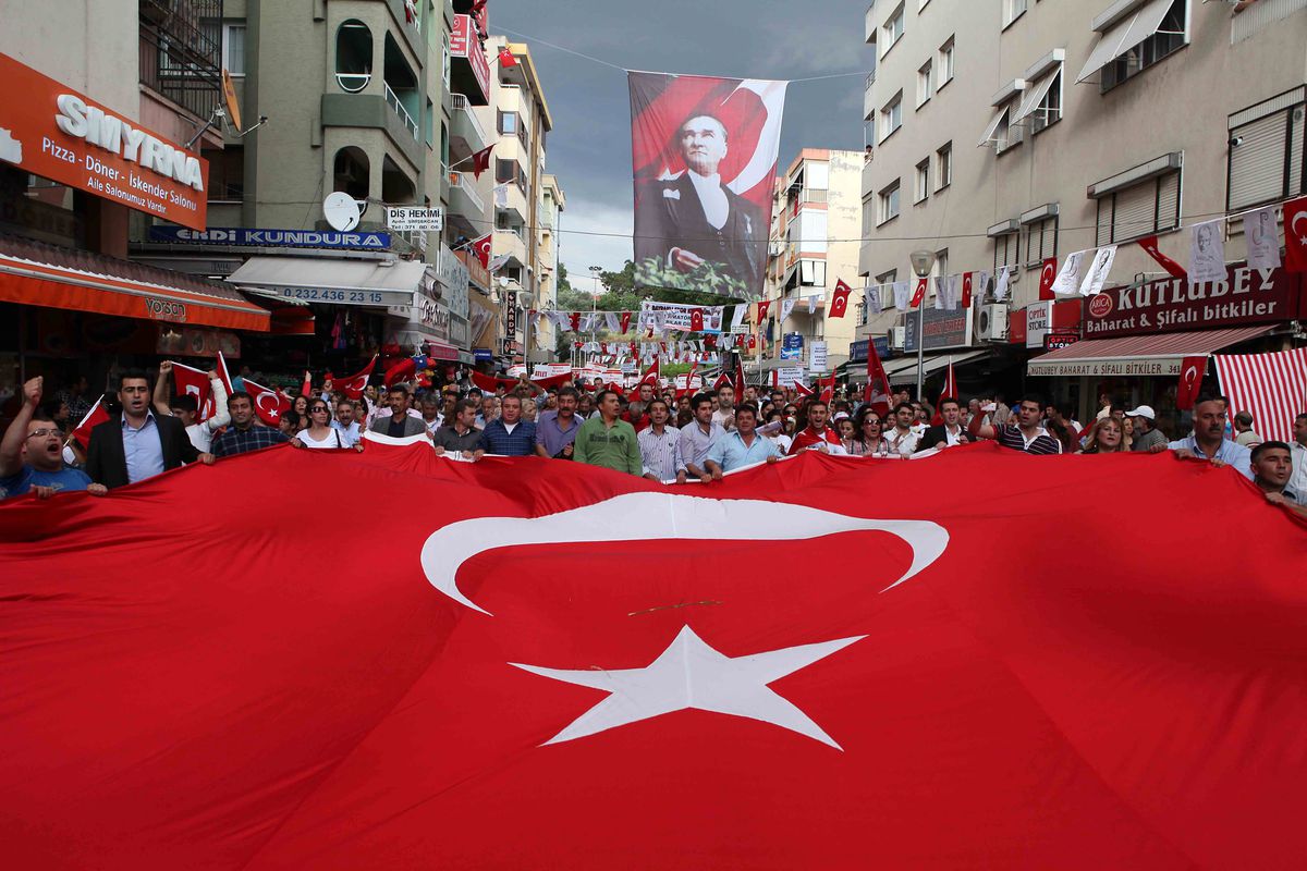 Bayraklı\'da 19 Mayıs Coşkusu