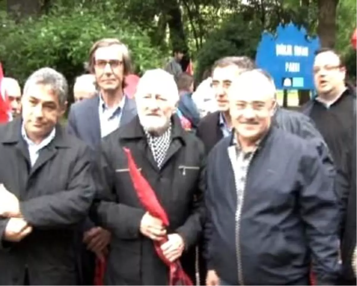 Beşiktaş\'ta Fener Alaylı Kutlama