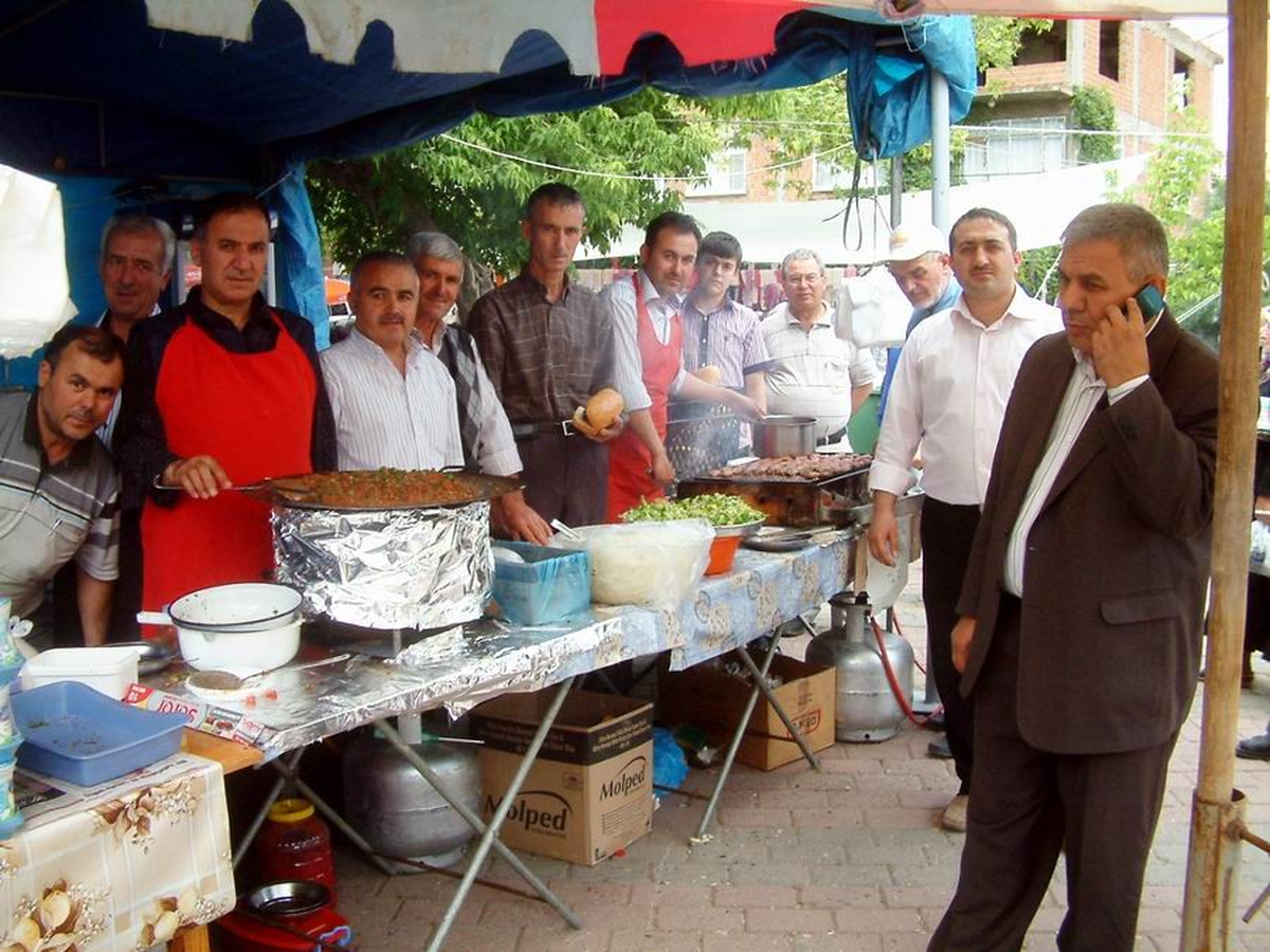 Bigadiç'de Kermes Geliri Fakir Öğrenciye Harçlık Olacak