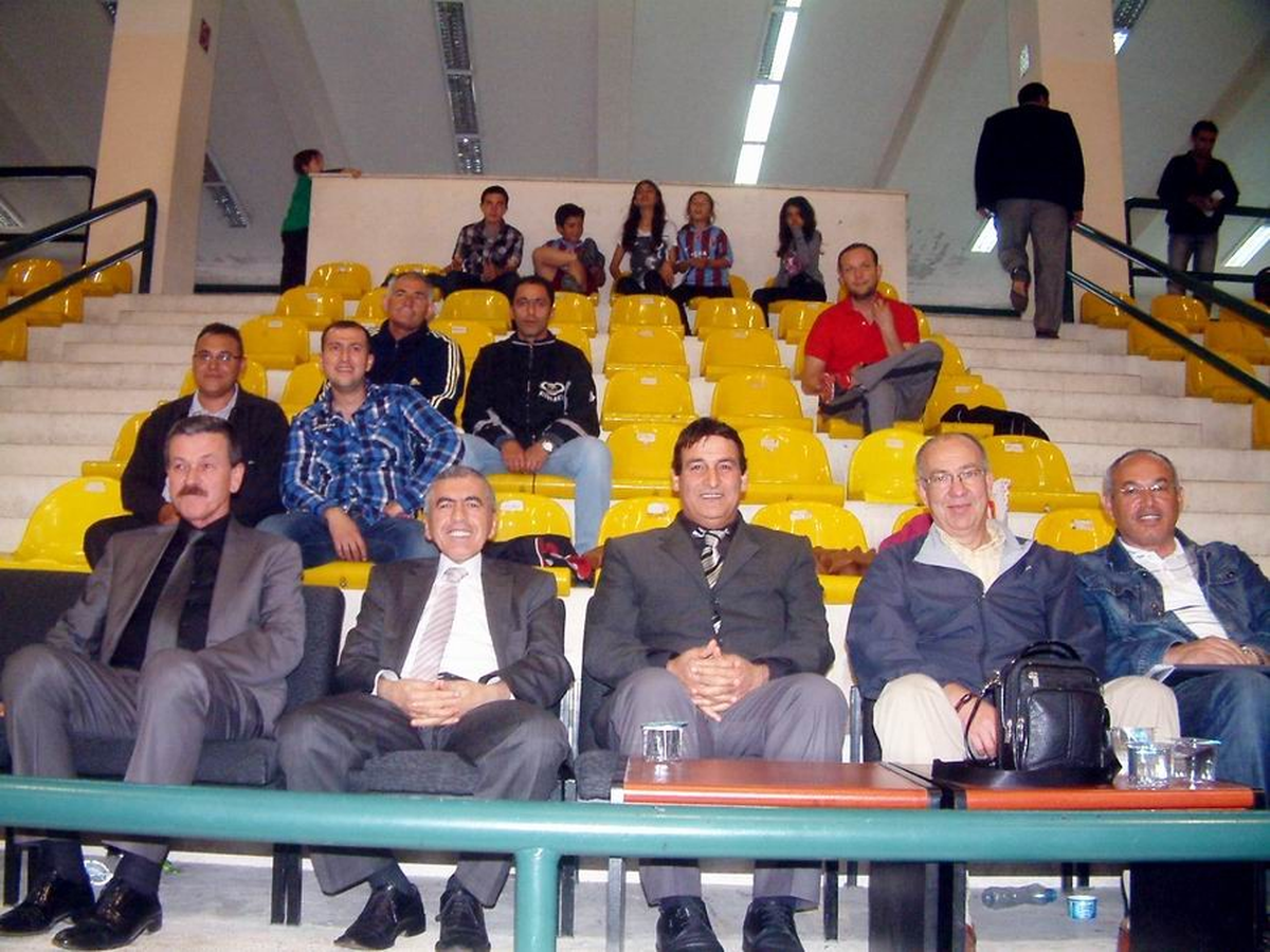 Burhaniye\'de Voleybol Heyecanı Başladı