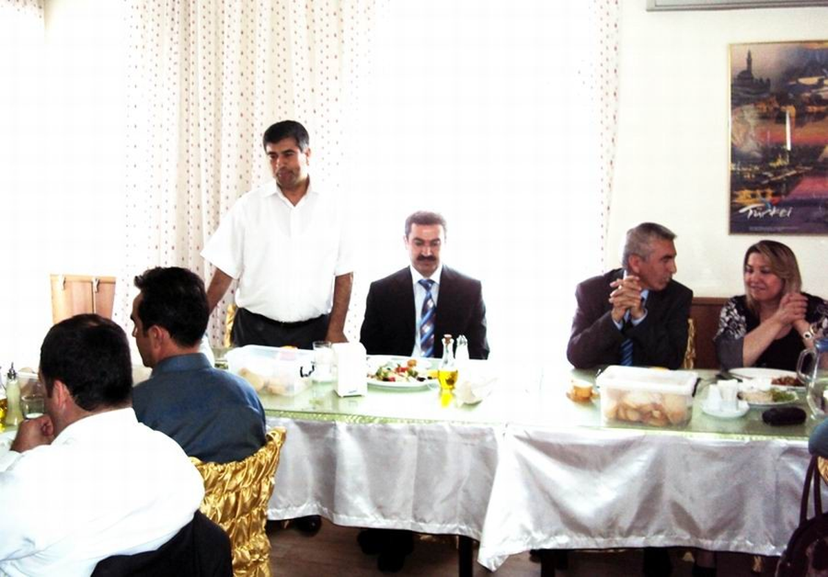 Burhaniye\'de Yılmaz Alatekin İçin Uğurlama Yemeğıi